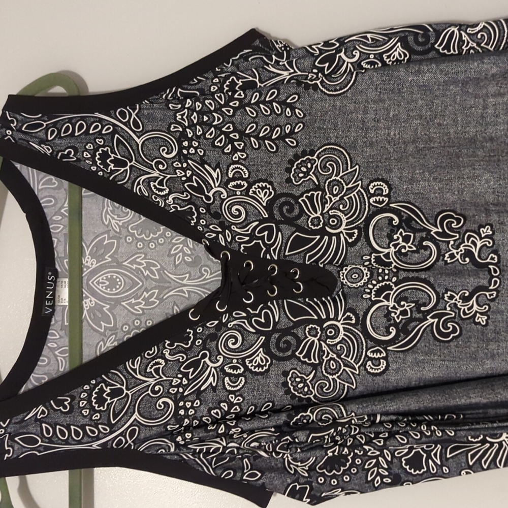 VENUS Cold Shoulder top size Large